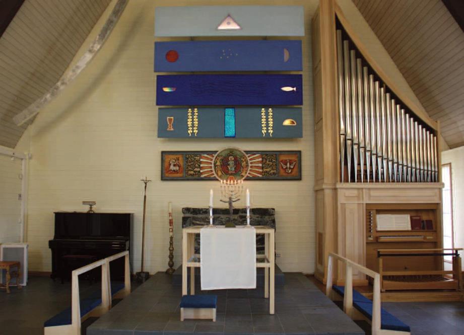 Alter og altertavle i Stathelle kirke.